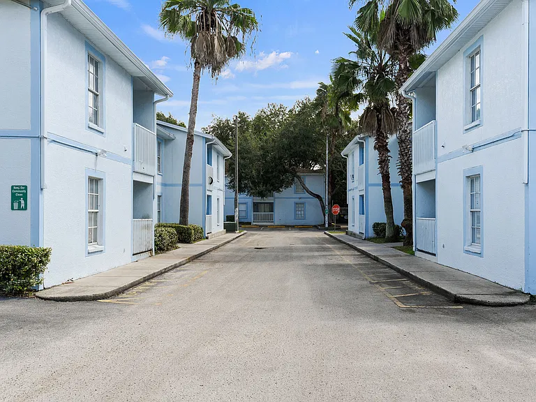 Columbia Park Apartments — Photo 10