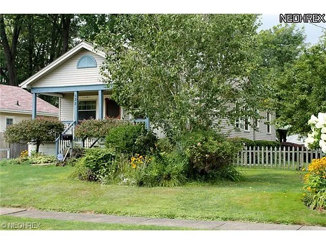 132 Hollywood Ave photo 1