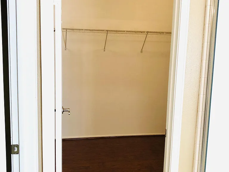 27540 Canterbury St — Photo 32