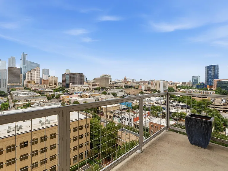 507 Sabine St #901 — Photo 22