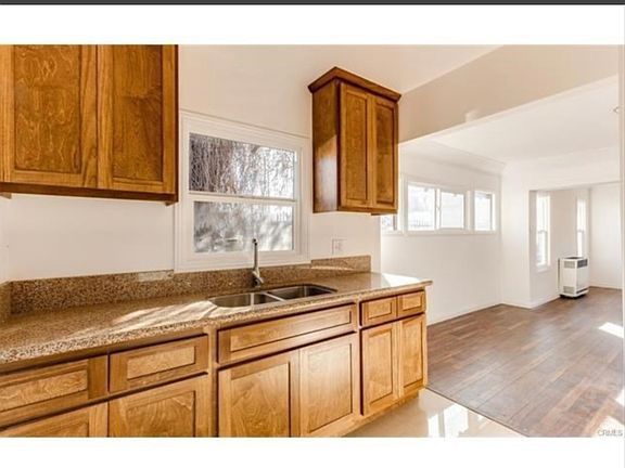 4th image of 317 W 54th St #317