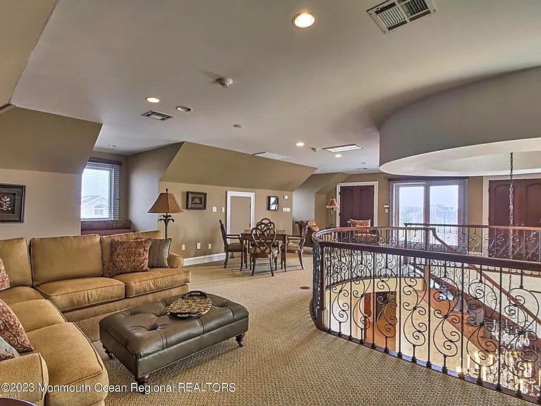 220 Pointe Dr — Photo 27