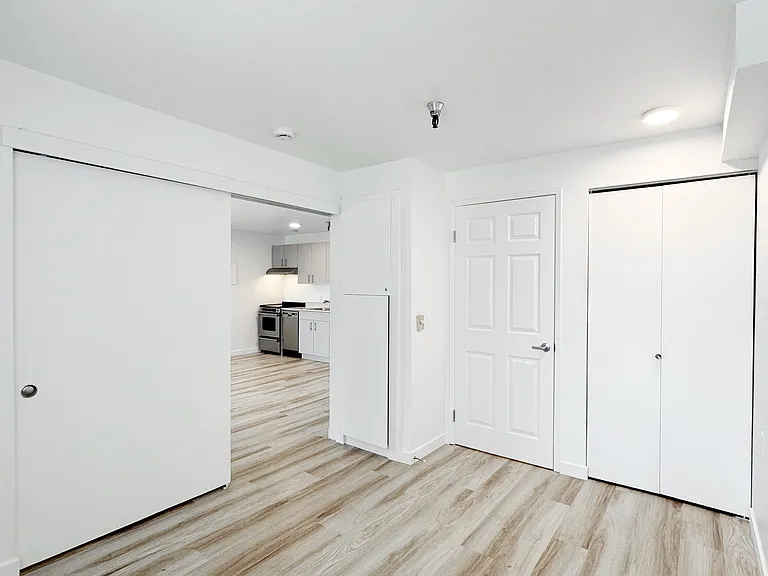 Highlander Apartments — Photo 59