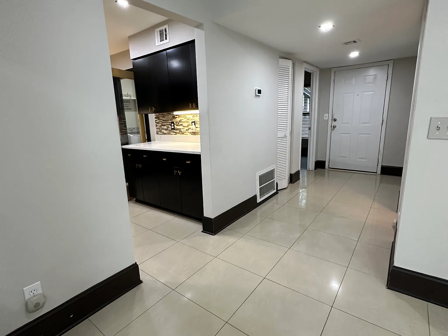 3 bed, 1405 sqft, $2,100 — Photo 1