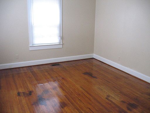 2nd image of 1005 N Mebane St