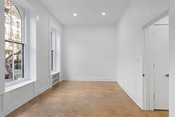 Rented by BARNES New York | media 11