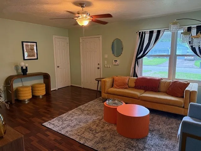 4 bed, 1800 sqft, $2,700 — Photo 4