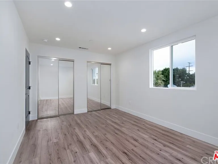 2319 S Redondo Blvd — Photo 8