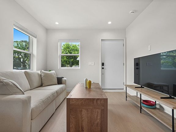 5th image of 6641 Dannyboyar Ave