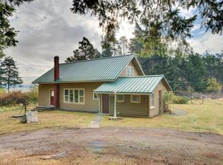 1004 Waterloo Rd, Oak Harbor, WA 98277
