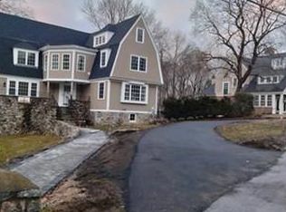 26 Woodleigh Rd, Dedham, MA 02026