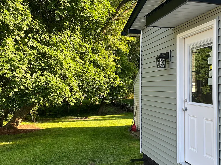 10 Lakeville Ct — Photo 3