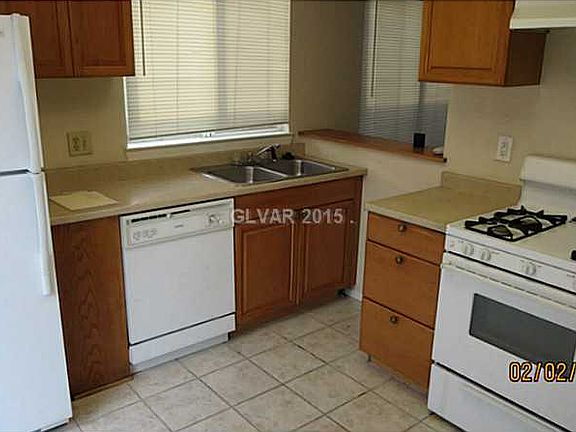 3rd image of 4008 Pelham Ct