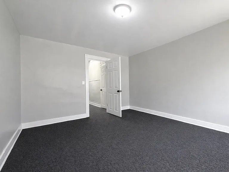 514 N Curley St — Photo 16
