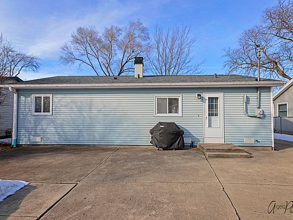 3rd image of 533 Bobby Ln