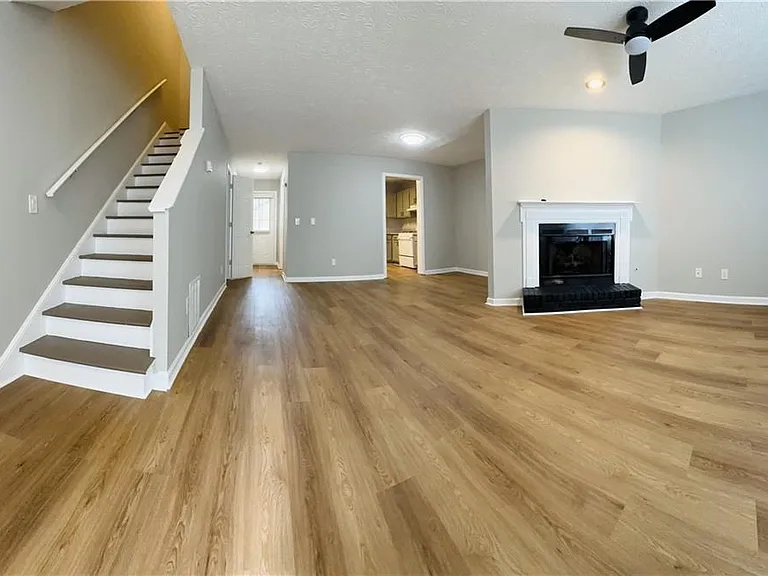 1016 Kennesborough Rd NW — Photo 3