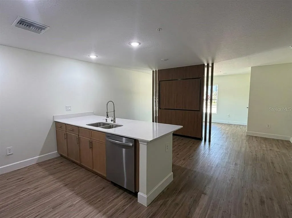 3 bed, 2.0 bath, 1189 sqft, $1,797 — Photo 4
