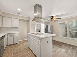 5451 Oakhaven Ln, Houston, TX 77091