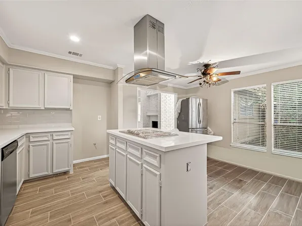 5451 Oakhaven Ln, Houston, TX 77091