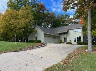 N51W16866 Fair Oak Pkwy, Menomonee Falls, WI 53051