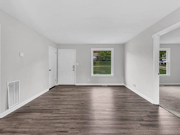 5th image of 712 Green Valley Ct
