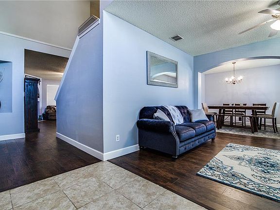 4th image of 922 Dandelion Dr