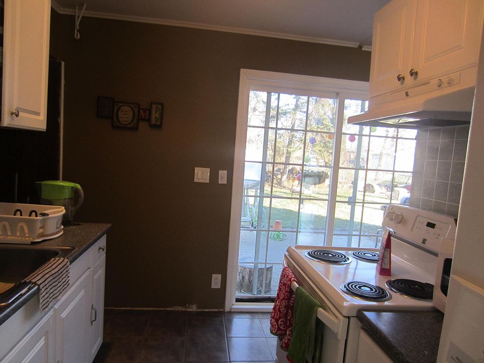 2nd image of 210 Tanglewood Dr