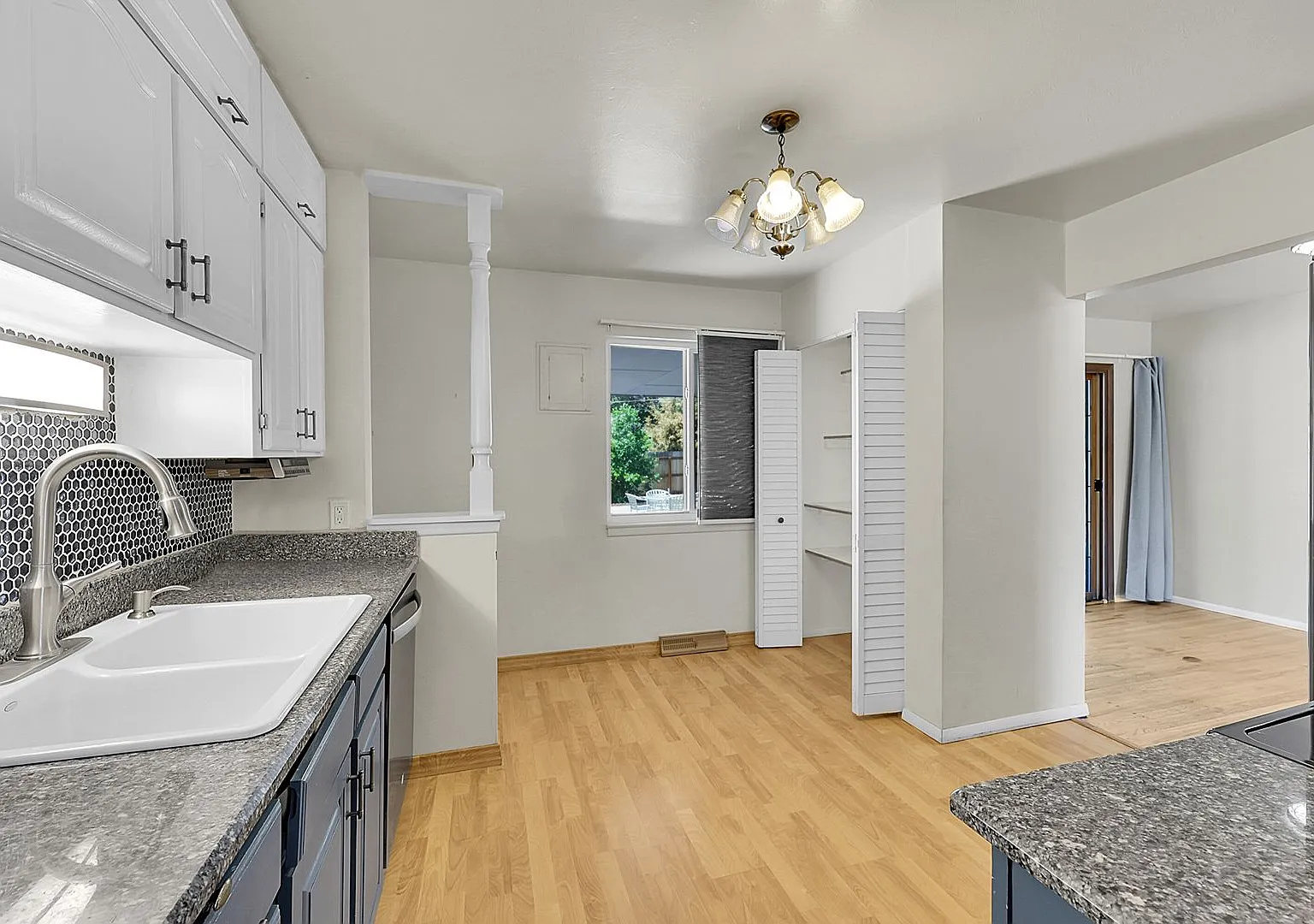 West Side Colorado Springs house, near parks! — Photo 4