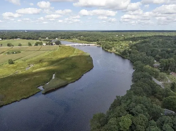 2 Lookout Point, Berkley, MA 02779