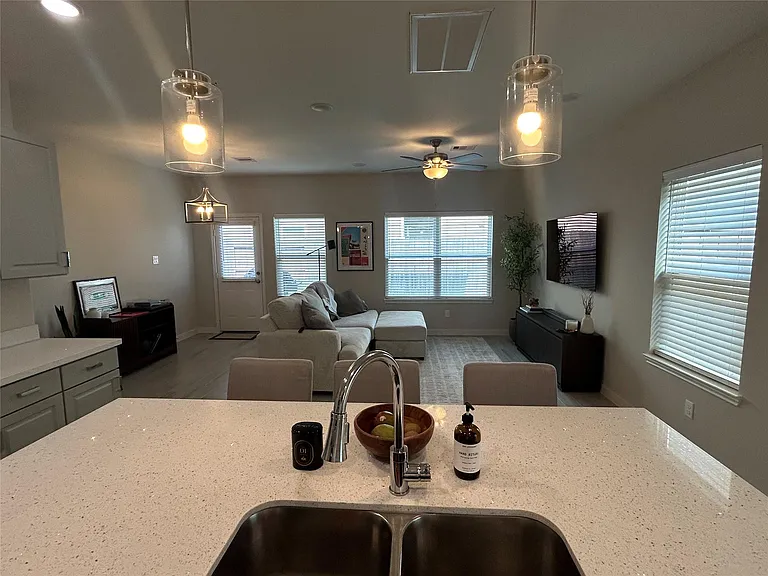 1511 Revolution Way — Photo 5