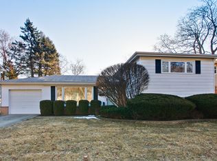 129 S Kenilworth Ave, Mount Prospect, IL 60056