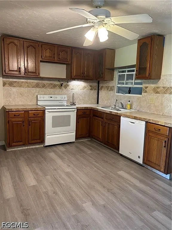 3 bed, 1.0 bath, 1200 sqft, $2,000 — Photo 3