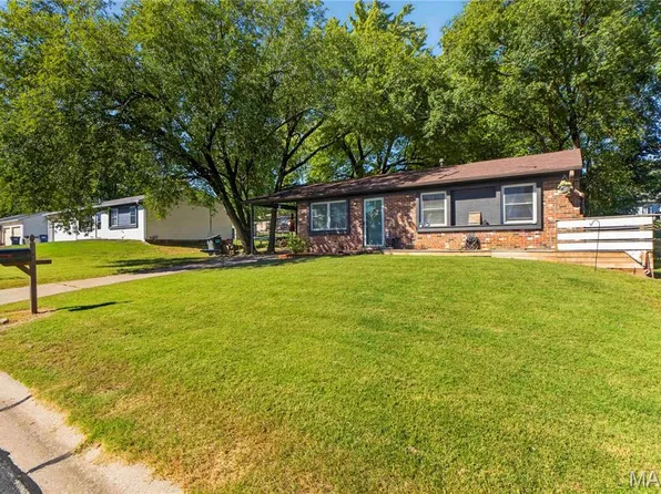 2910 Nantwich Ln, Saint Charles, MO 63301