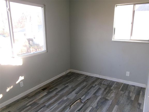 5th image of 22 Shumate Ave