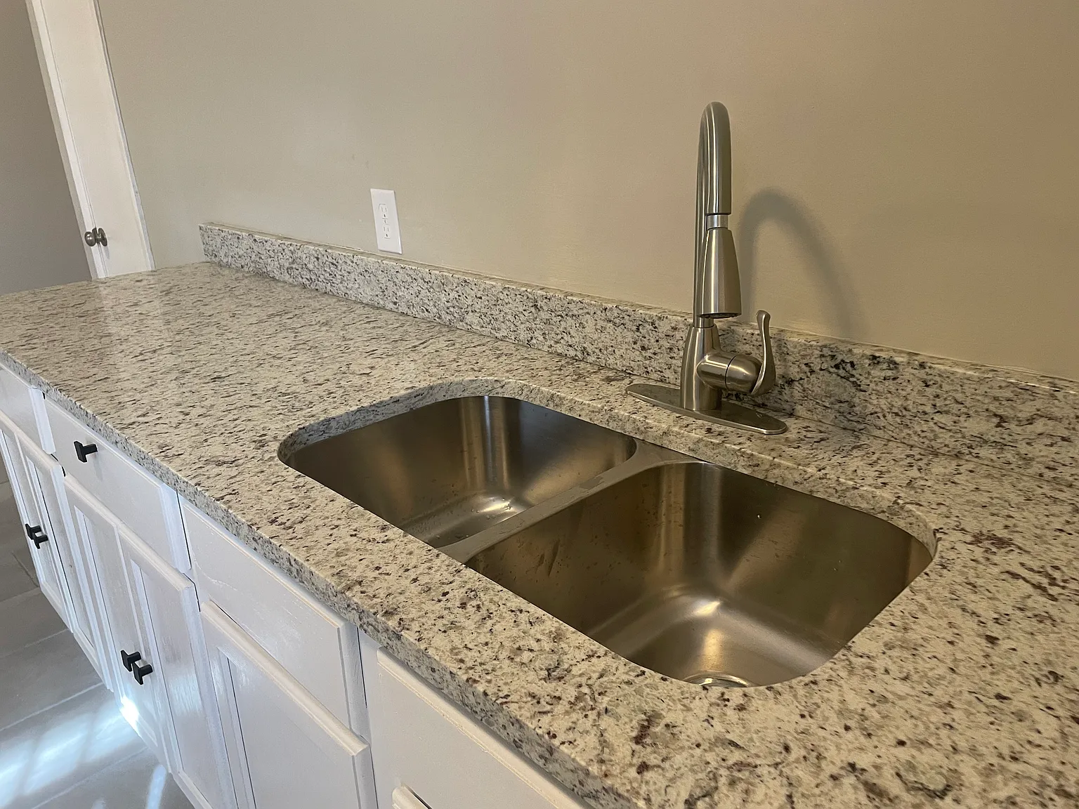 Cute 2/1 MHA Approved DUPLEX — Photo 4