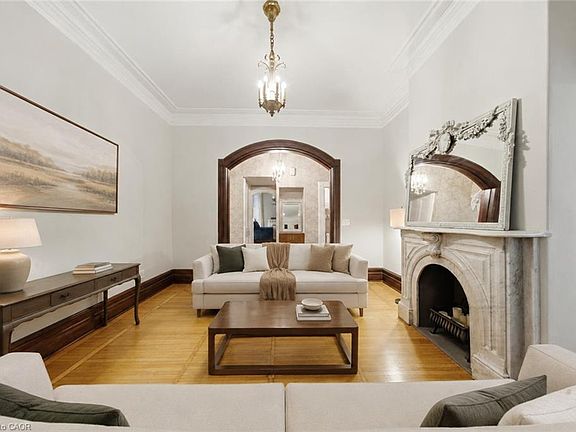 3rd image of 347 Queen St S