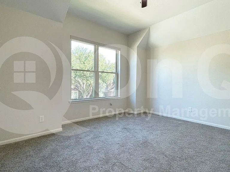 314 Dakota Trl — Photo 11