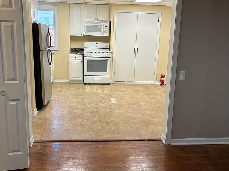 110 S Cass Ave #2-R — Photo 2
