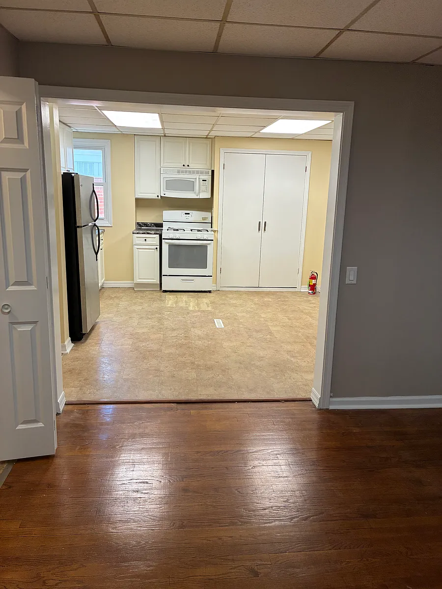 Building Photo - 110 S Cass Ave #2-R