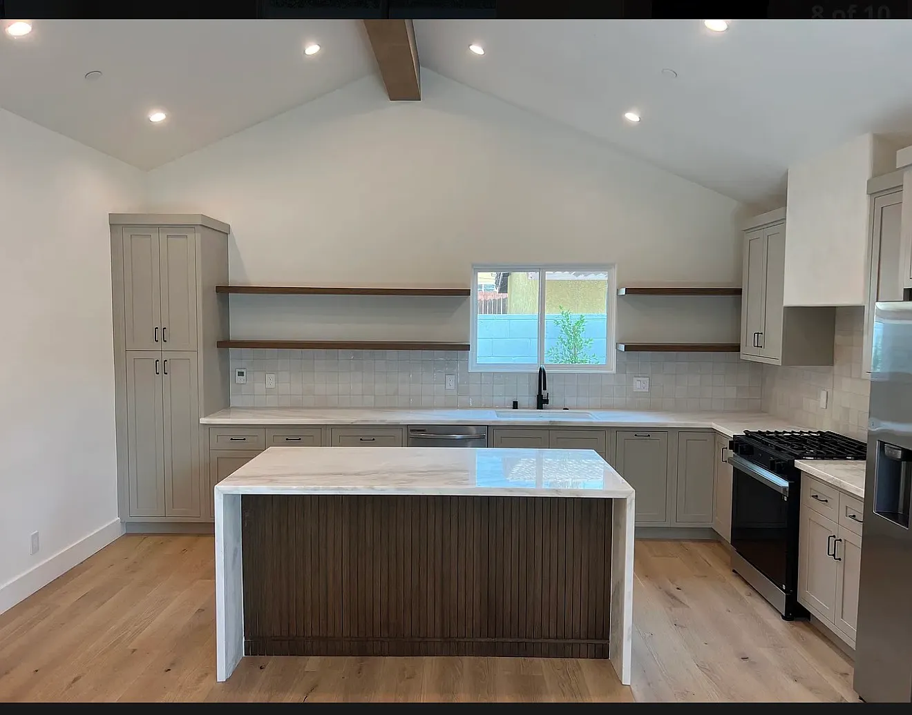 2 bed, 800 sqft, $3,595 — Photo 2