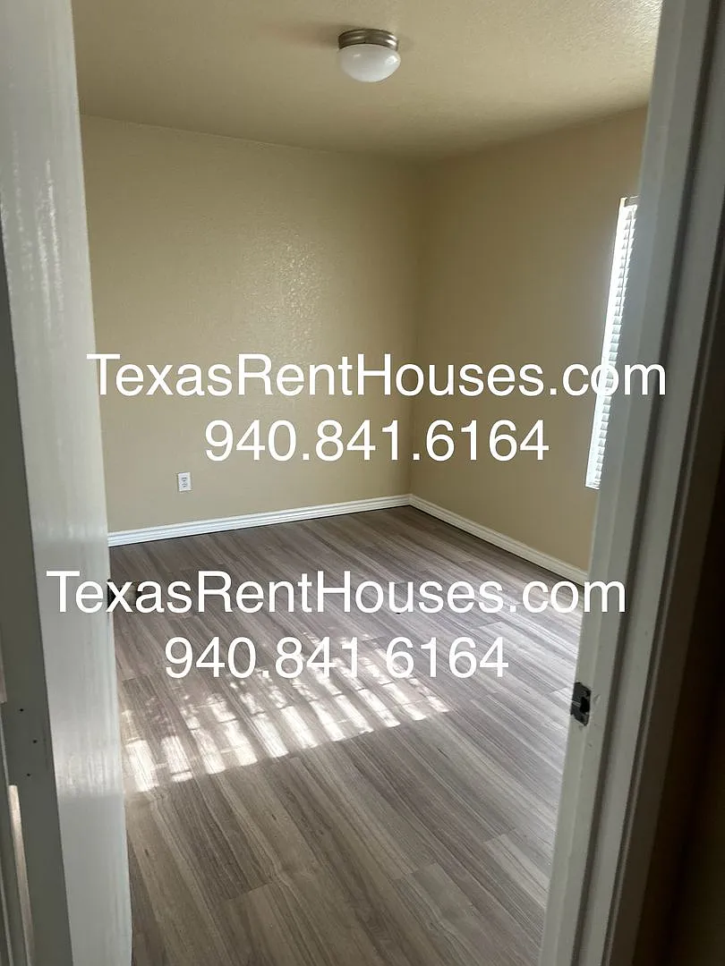 4 bed, 2.0 bath, 1948 sqft, $1,995 — Photo 3