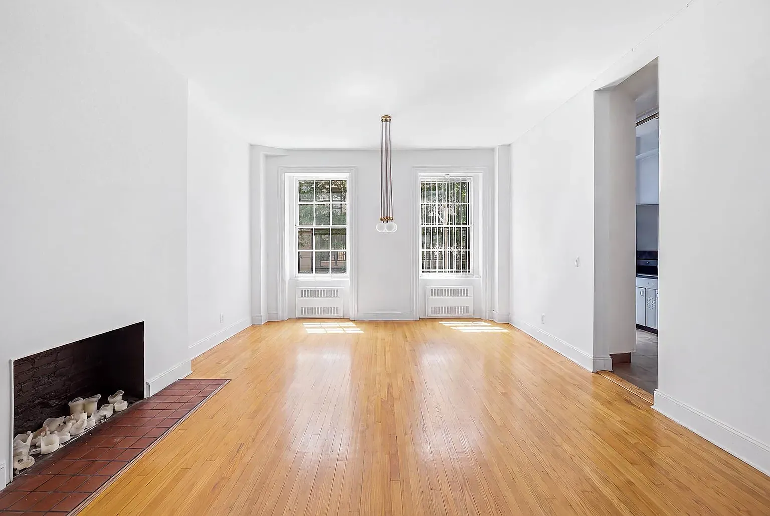 11 East 12th Street — Photo 2