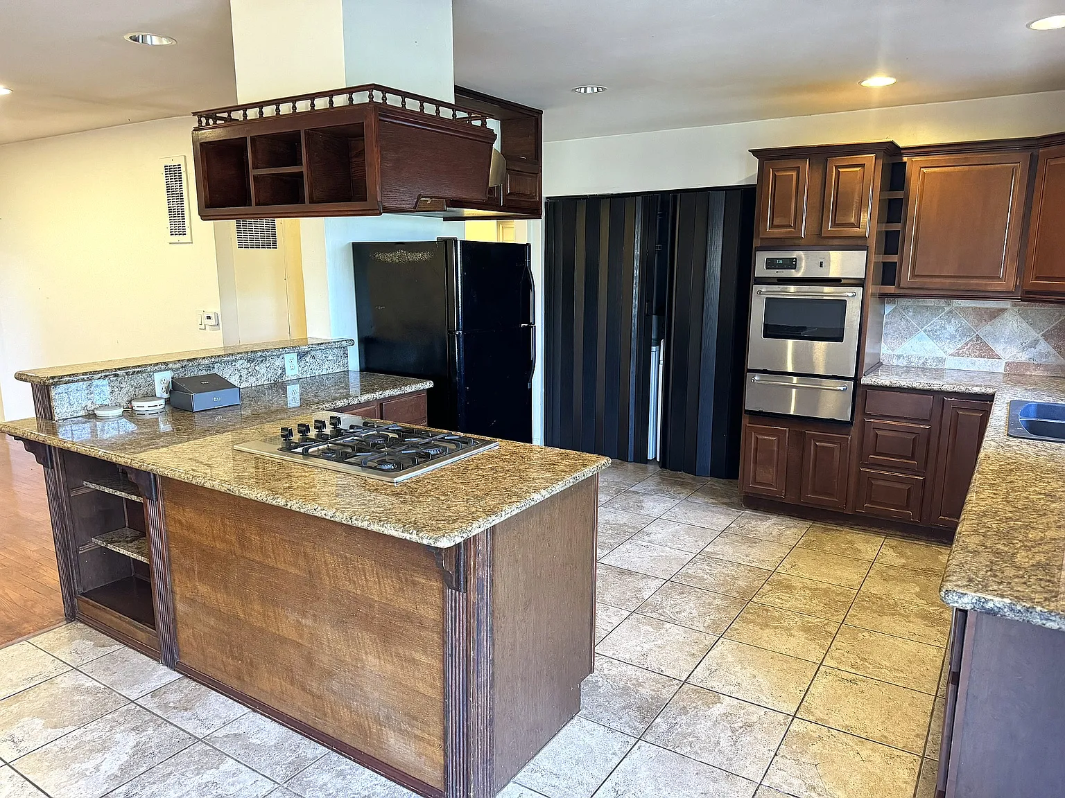 3 bed, 1400 sqft, $5,295 — Photo 4