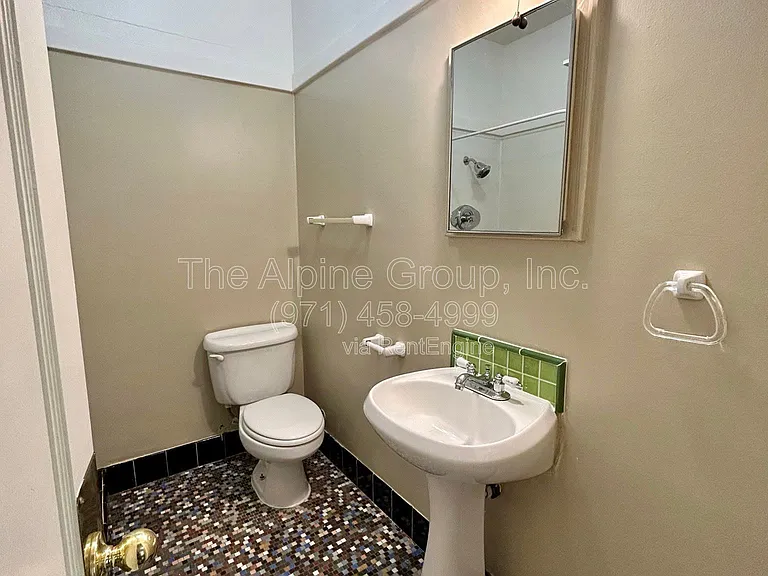 2256 NW Overton St #7 — Photo 4