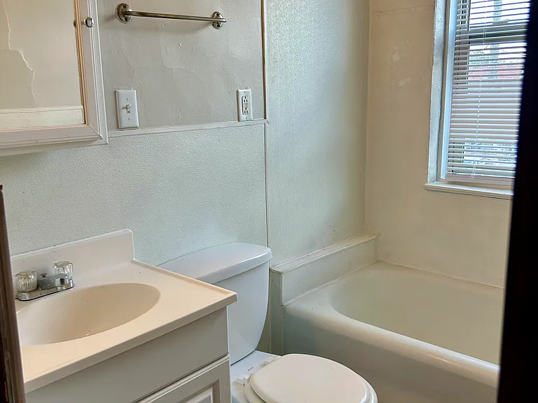 15707 Detroit Ave #8 — Photo 6