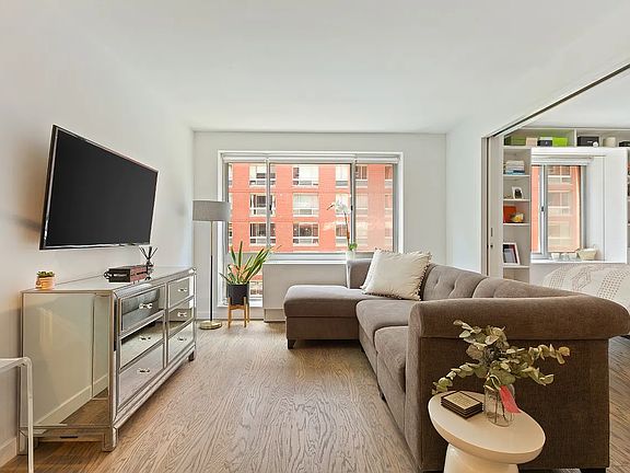 2nd image of 555 W 23rd St APT N7q