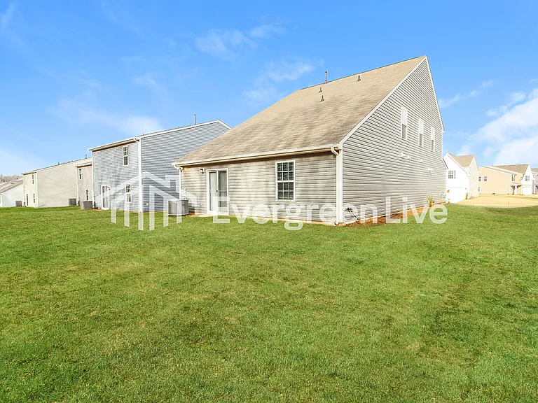203 Meadow Gate Ct — Photo 15