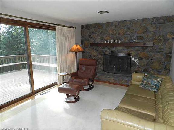 5th image of 19 Briarwood Ln