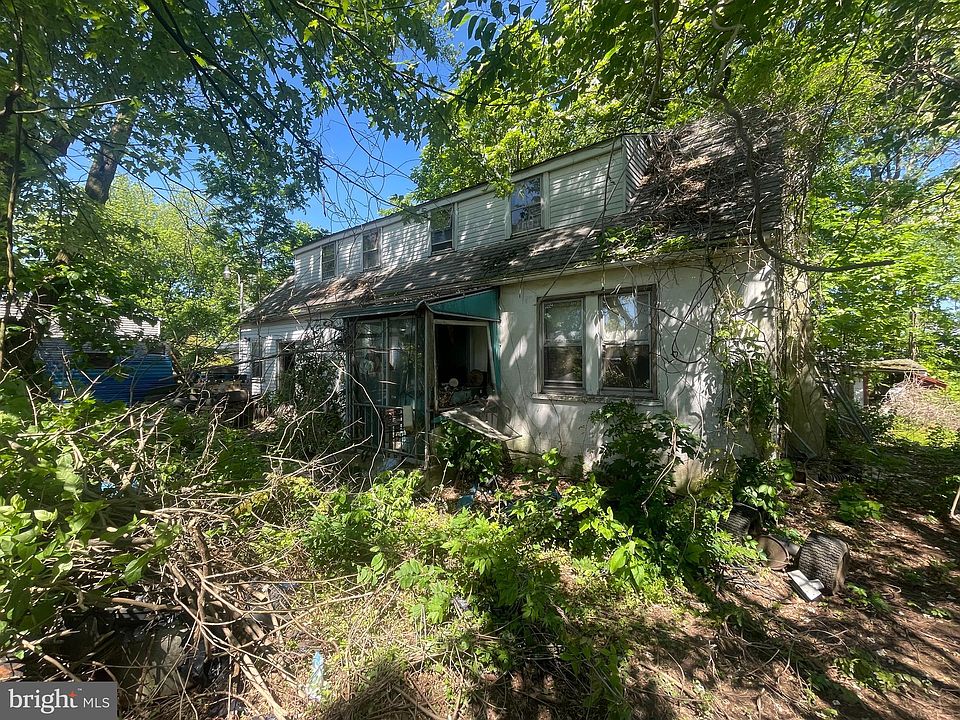 1st image of 635 Elroy Rd