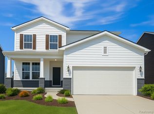 698 Gretchen Ln, Saline, MI 48176